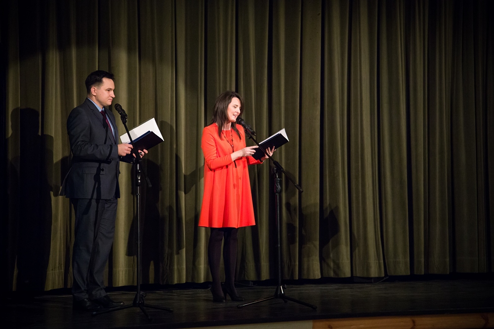 Prowadzący uroczystość - Michał Adamski i Weronika Lenarczyk