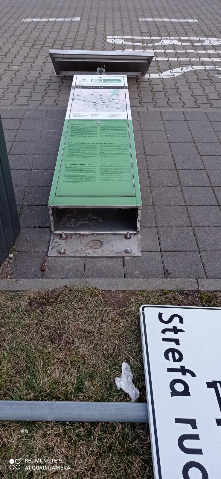 Uszkodzona stacja wypożyczania rowerów