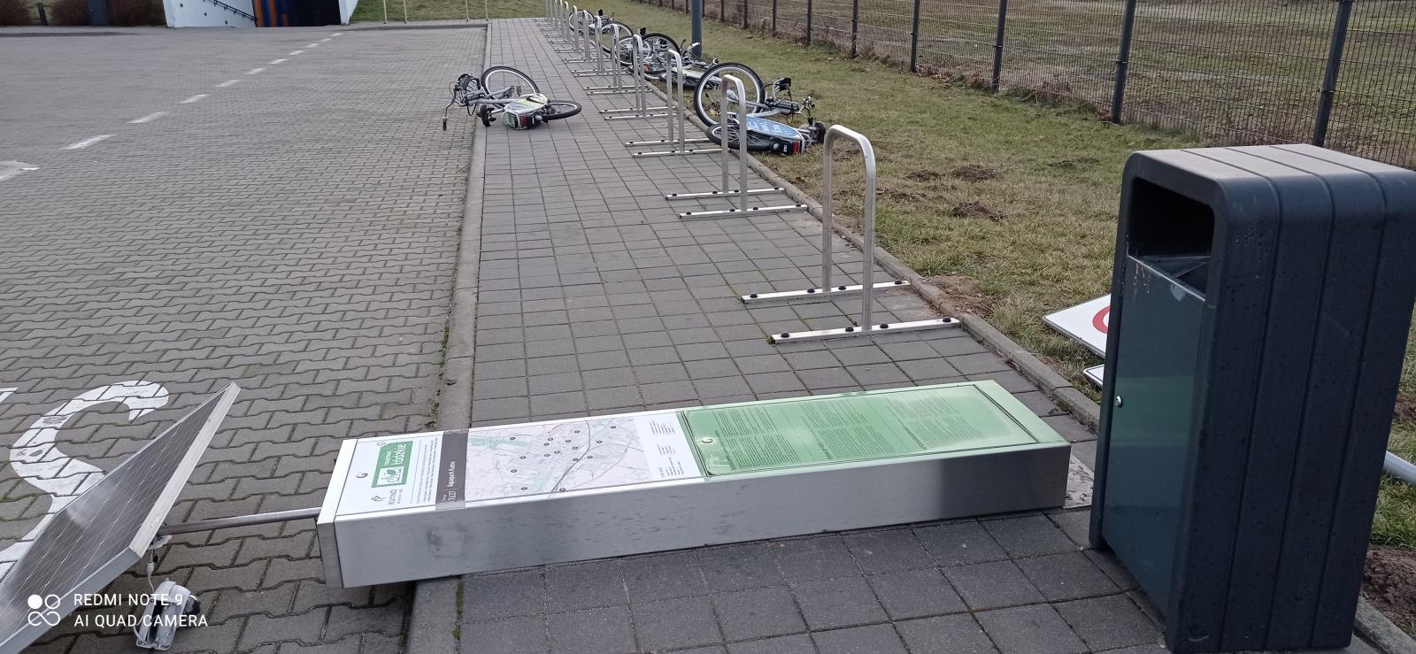 Uszkodzona stacja wypożyczania rowerów