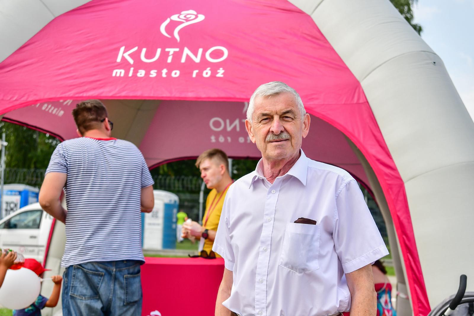 Prezydent Kutna Zbigniew Burzyński podczas pikniku wojskowego na Sklęczkach