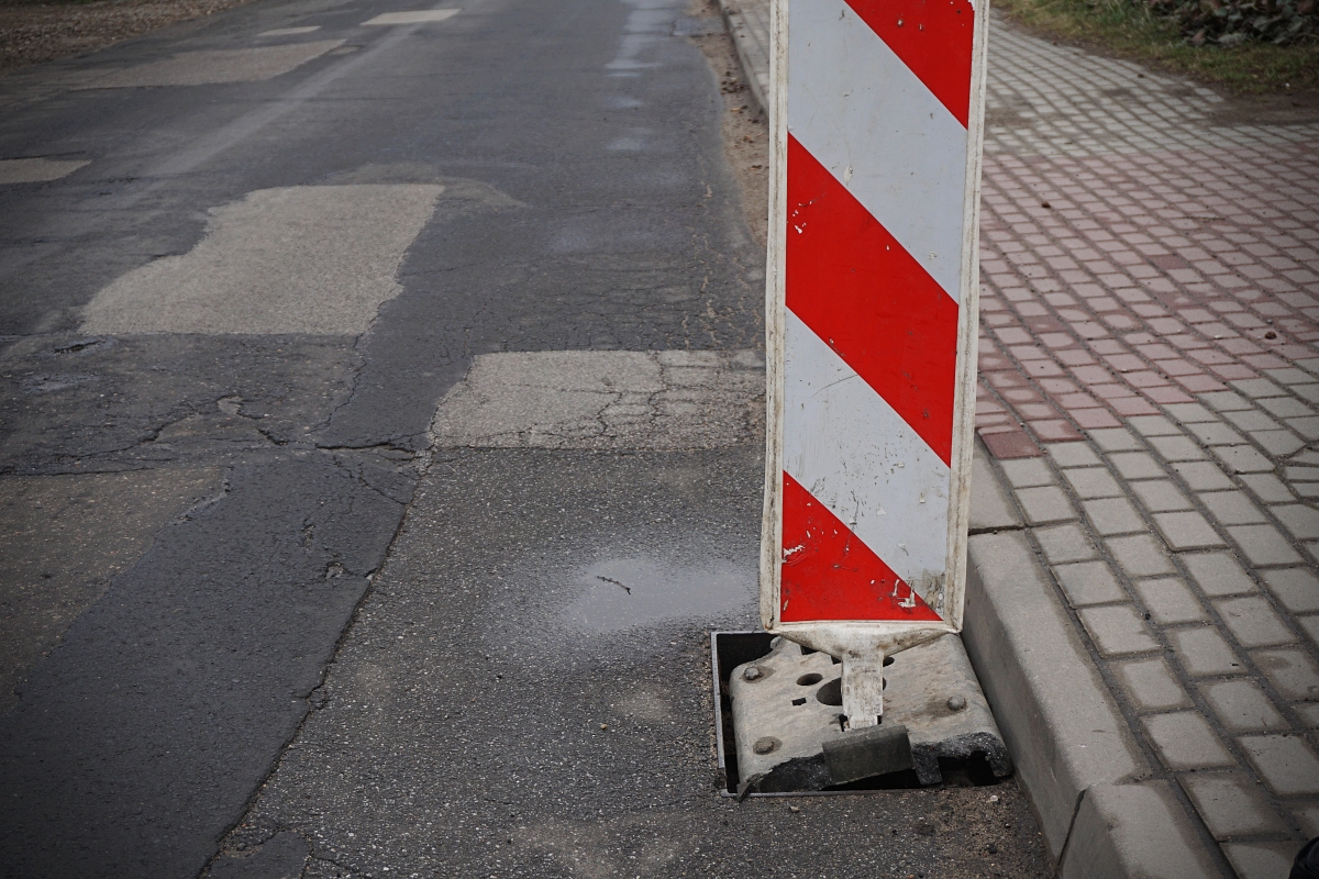 Skradziona kratka kanalizacyjna