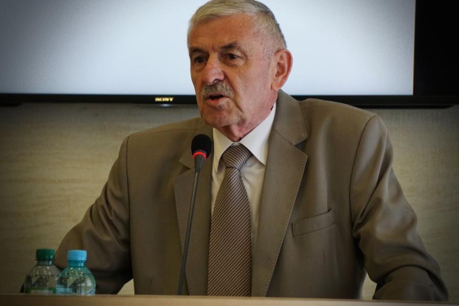 Na zdjęciu widać przemawiającego prezydenta Kutna