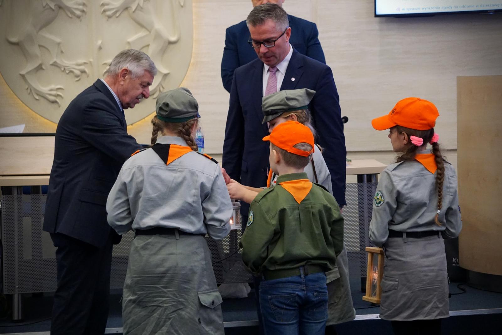 Betlejemskie Światło Pokoju dla radnych