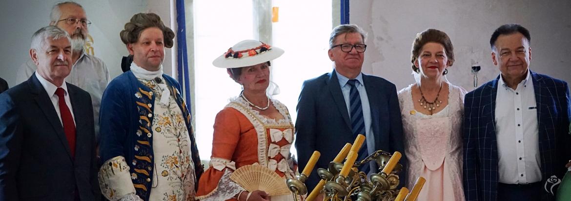 Przekazanie żyrandoli dla Pałacu Saskiego