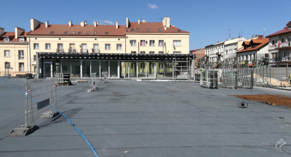 [Fotorelacja] Postęp prac na Placu Wolności i Rynku Zduńskim