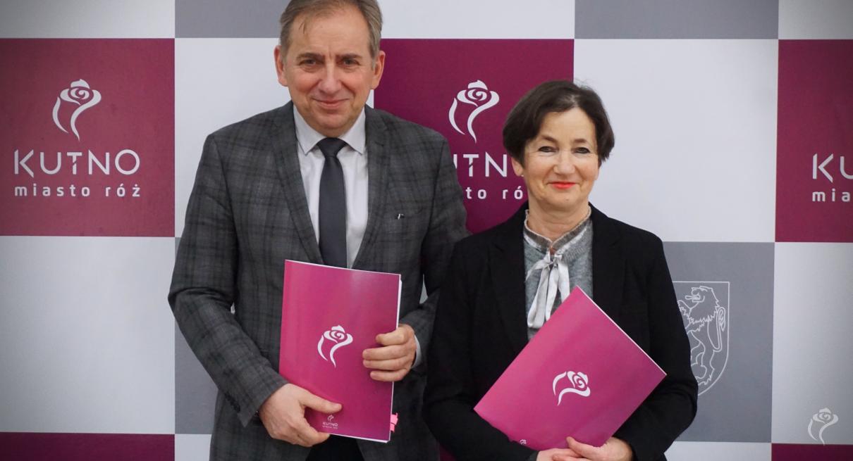 Podpisanie umów z organizacjami pozarządowymi 
