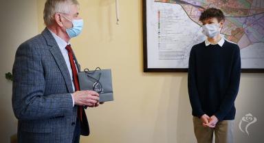 Na zdjęciu widać Prezydenta Zbigniewa Burzyńskiego i Olka Klembalskiego