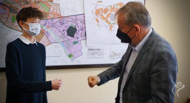 Na zdjęciu widać Zastępcę Prezydenta Zbigniewa Wdowiaka i Olka Klembalskiego
