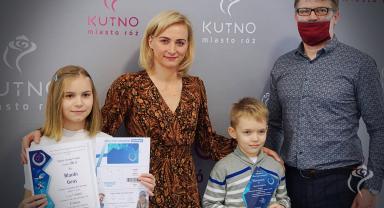 Na zdjęciu widać cztery osoby