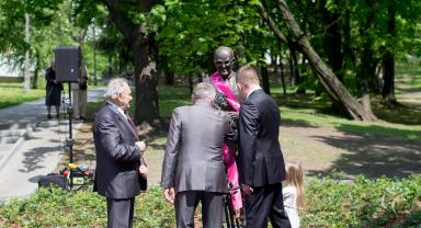 Zdjęcie z uroczystości odsłonięcia pomnika Bolesława Wituszyńskiego