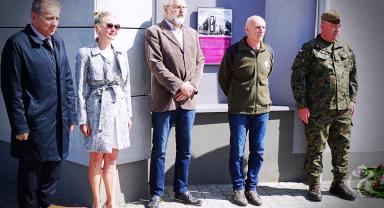 Na zdjęciu widać pięć osób