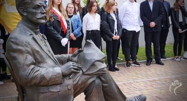 Na zdjęciu widać pomnik Antoniego Troczewskiego 