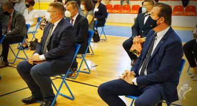 Na zdjęciu widać kilkoro zaproszonych na wydarzenie gości