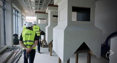Na zdjęciu widać osoby zwiedzające Pałac Saski