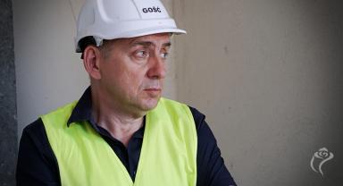 Na zdjęciu widać osoby zwiedzające Pałac Saski