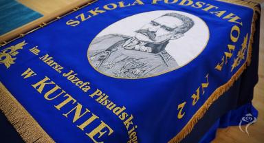 Szkoła Podstawowa nr 2 w Kutnie ma swój sztandar