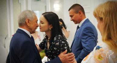 Prezydent Burzyński wręcza odznaczenia za długoletnie pożycie małżeńskie