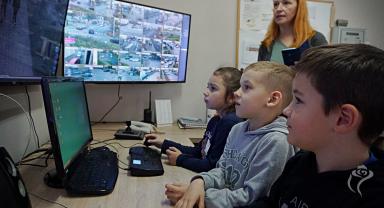 Dzieci z Punktu Przedszkolnego nr 3 w Urzędzie Miasta 