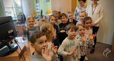 Dzieci z Punktu Przedszkolnego nr 3 w Urzędzie Miasta 