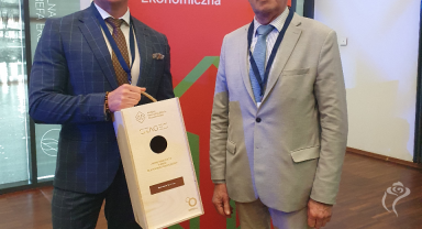 Prezydent Burzyński i przedstawiciel firmy Bud Region