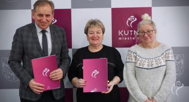 Podpisanie umów z organizacjami pozarządowymi 