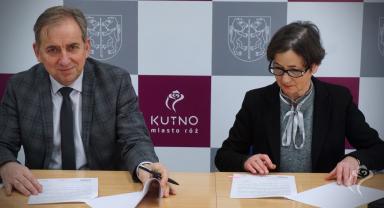 Podpisanie umów z organizacjami pozarządowymi 
