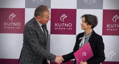 Podpisanie umów z organizacjami pozarządowymi 