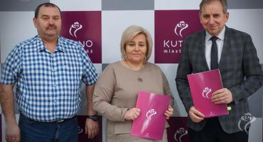 Podpisanie umów z organizacjami pozarządowymi 