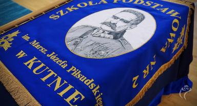 Szkoła Podstawowa nr 2 w Kutnie ma swój sztandar