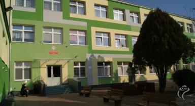 Pracownicy oświaty testują się przed powrotem do szkół