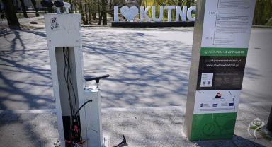 Na zdjęciu widać stację naprawczą rowerów