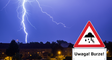 Ciemnie niebo z błyskawicą