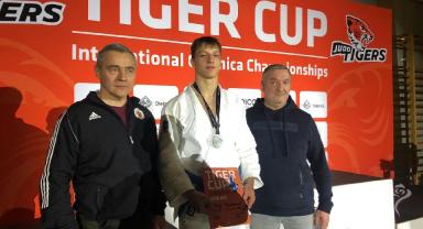 Miłosz Myszkowski na podium zawodów w Oleśnicy