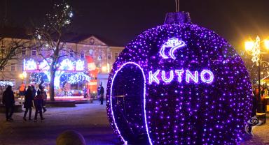 Plac Piłsudskiego i ozdoby świąteczne