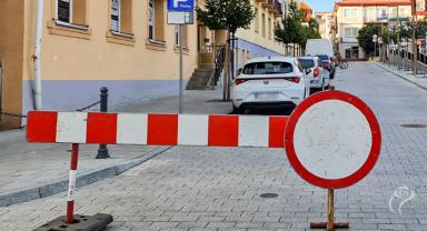 Zamknięta droga na Placu Wolności